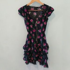 Super flattering Material Girl floral zip-up dress